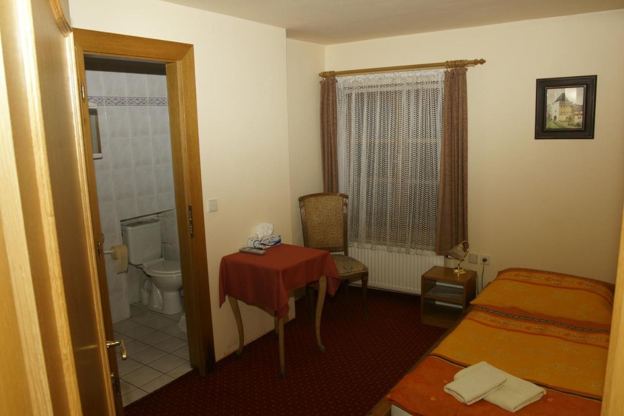 Hotel U Zlateho Andela باردوبيتسه الغرفة الصورة