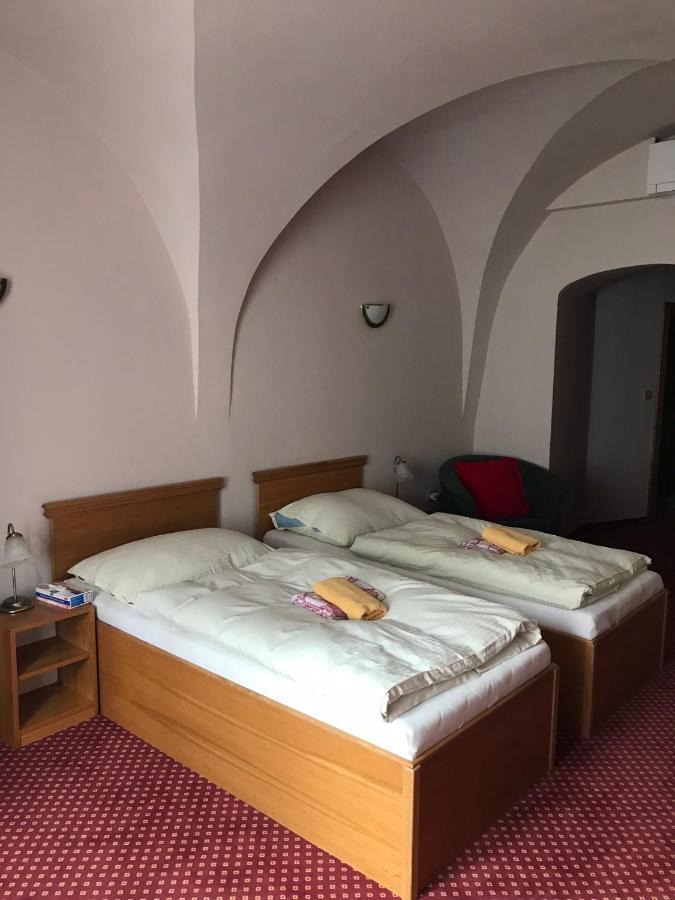 Hotel U Zlateho Andela باردوبيتسه المظهر الخارجي الصورة