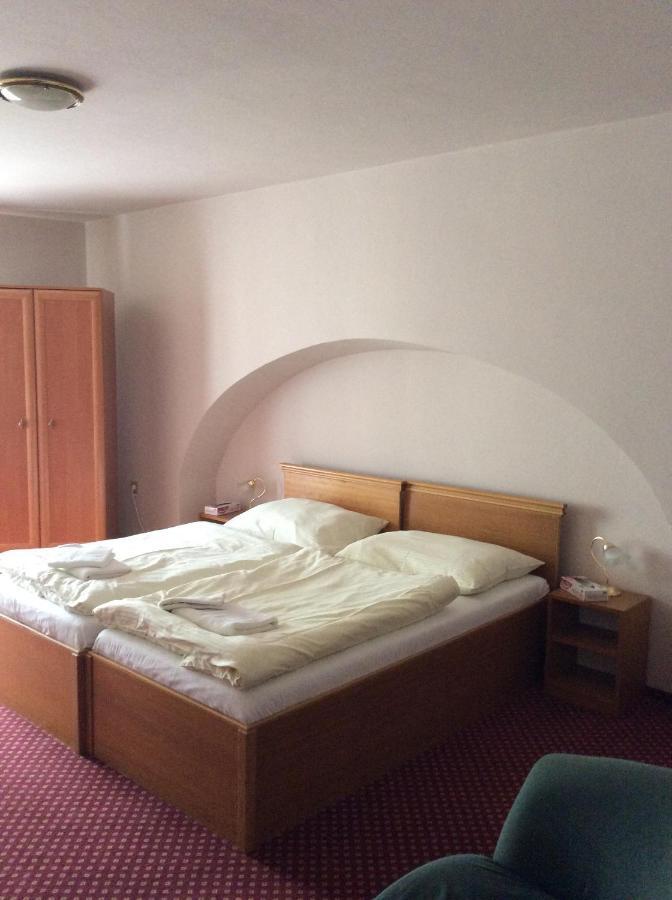 Hotel U Zlateho Andela باردوبيتسه المظهر الخارجي الصورة