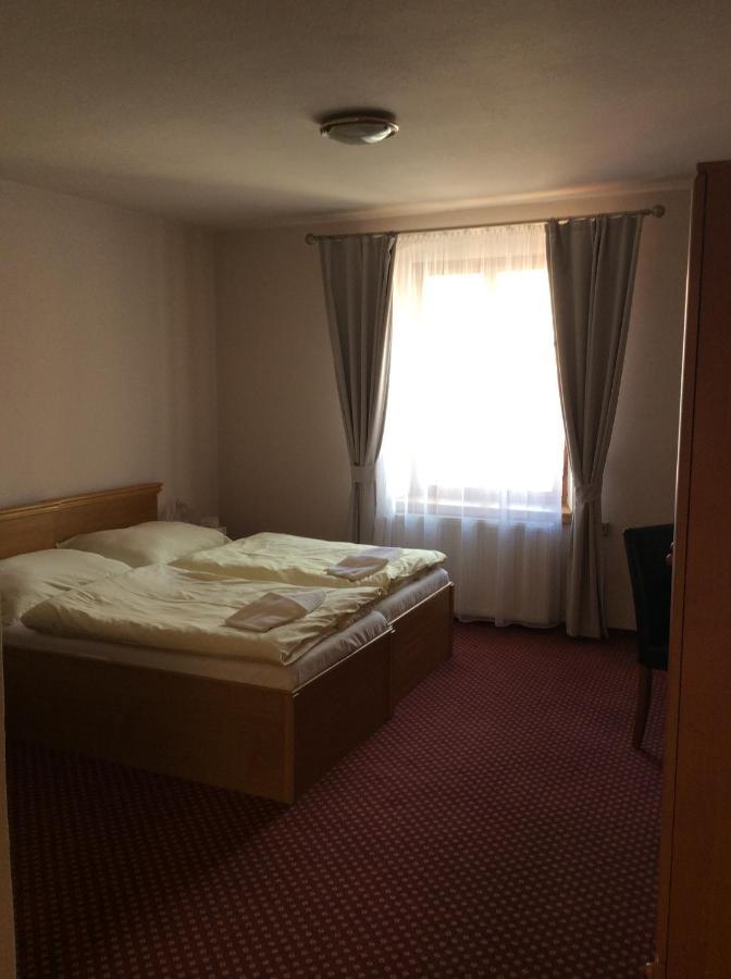 Hotel U Zlateho Andela باردوبيتسه المظهر الخارجي الصورة
